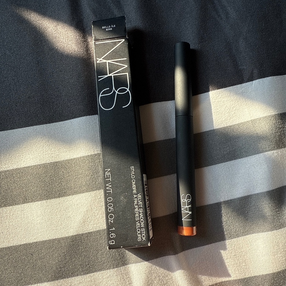 NARS shadow stick